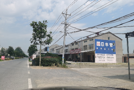 江城如何能保证墙体广告的醒目性？