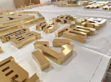 江城拉丝不锈钢字的特点。