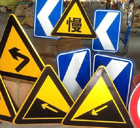 江城标识标牌中颜色的确定是很重要的。